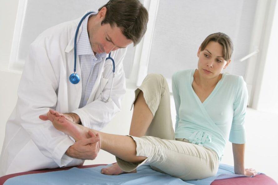 examination of a patient with nail fungus