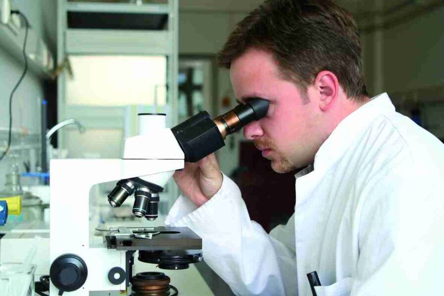laboratory diagnosis of toenail fungus